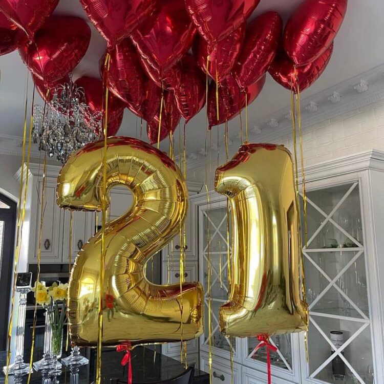 Набор гелиевых воздушных шаров "21 год"